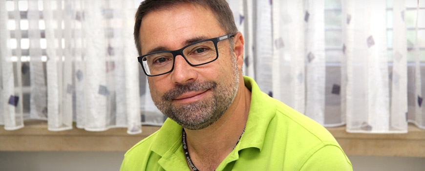 Dr. Christian Seidel im Sprechzimmer der Praxis